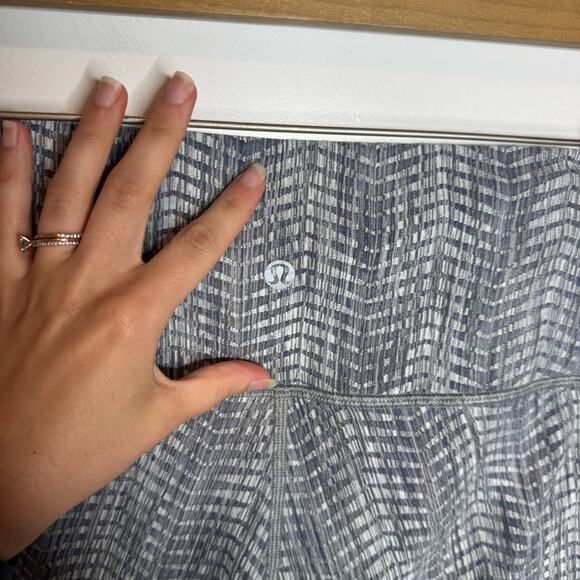 Lululemon Wunder Under Crop Hi-Rise 21" Luon Arrow Jacquard Battleship Size 10 - Picture 3 of 5